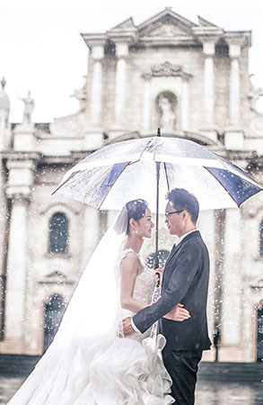 牛先生&王小姐欧洲城堡婚纱照                                                                                                                                                                                                 下雨天创意大片深圳玫瑰小镇影视基地