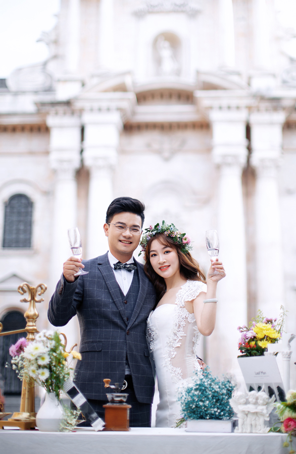 王小姐夫妇玫瑰小镇欧式城堡婚纱照