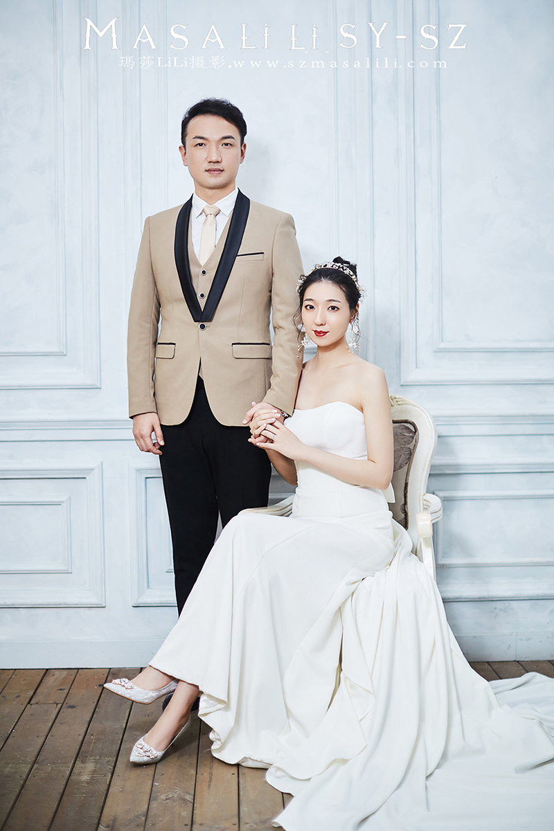 王小姐&田先生玫瑰小镇欧式城堡教堂中式婚纱照