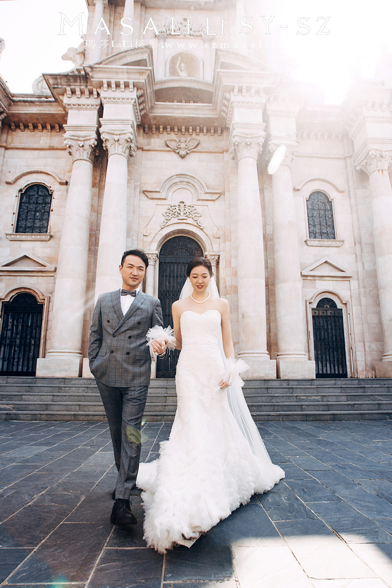 王小姐&田先生玫瑰小镇欧式城堡教堂中式婚纱照