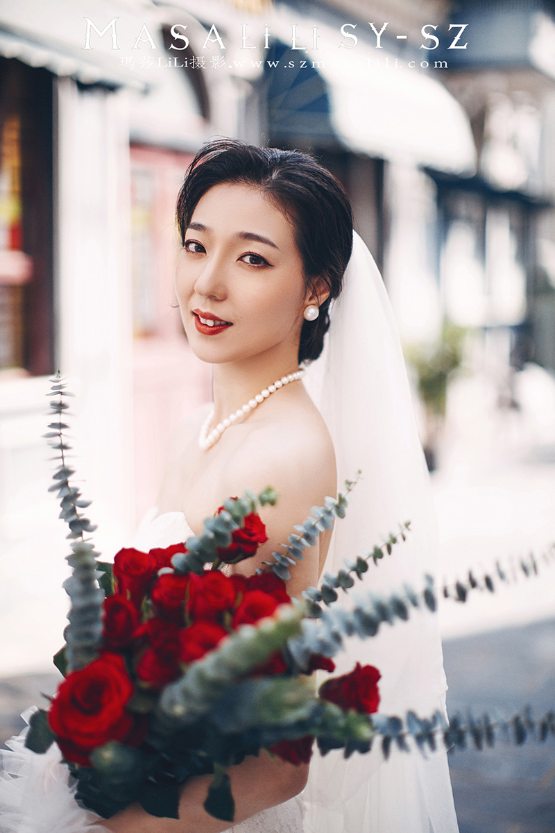 王小姐&田先生玫瑰小镇欧式城堡教堂中式婚纱照