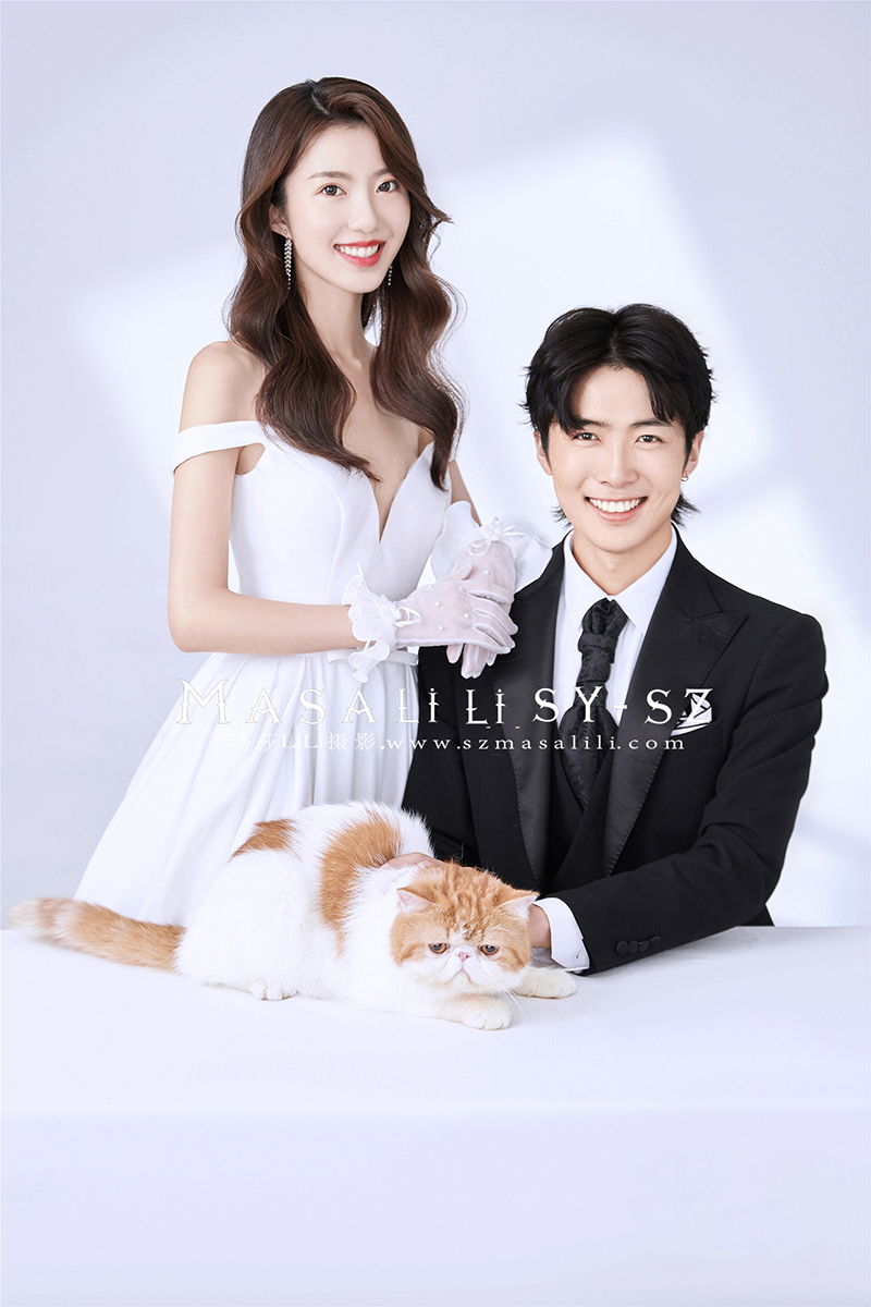 秦先生&范小姐夫妇极简纯色内景婚纱照