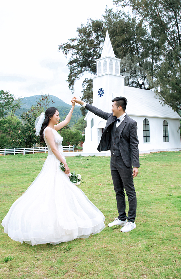 林先生&李小姐夫妇深圳牧场羊驼北欧教堂婚纱照