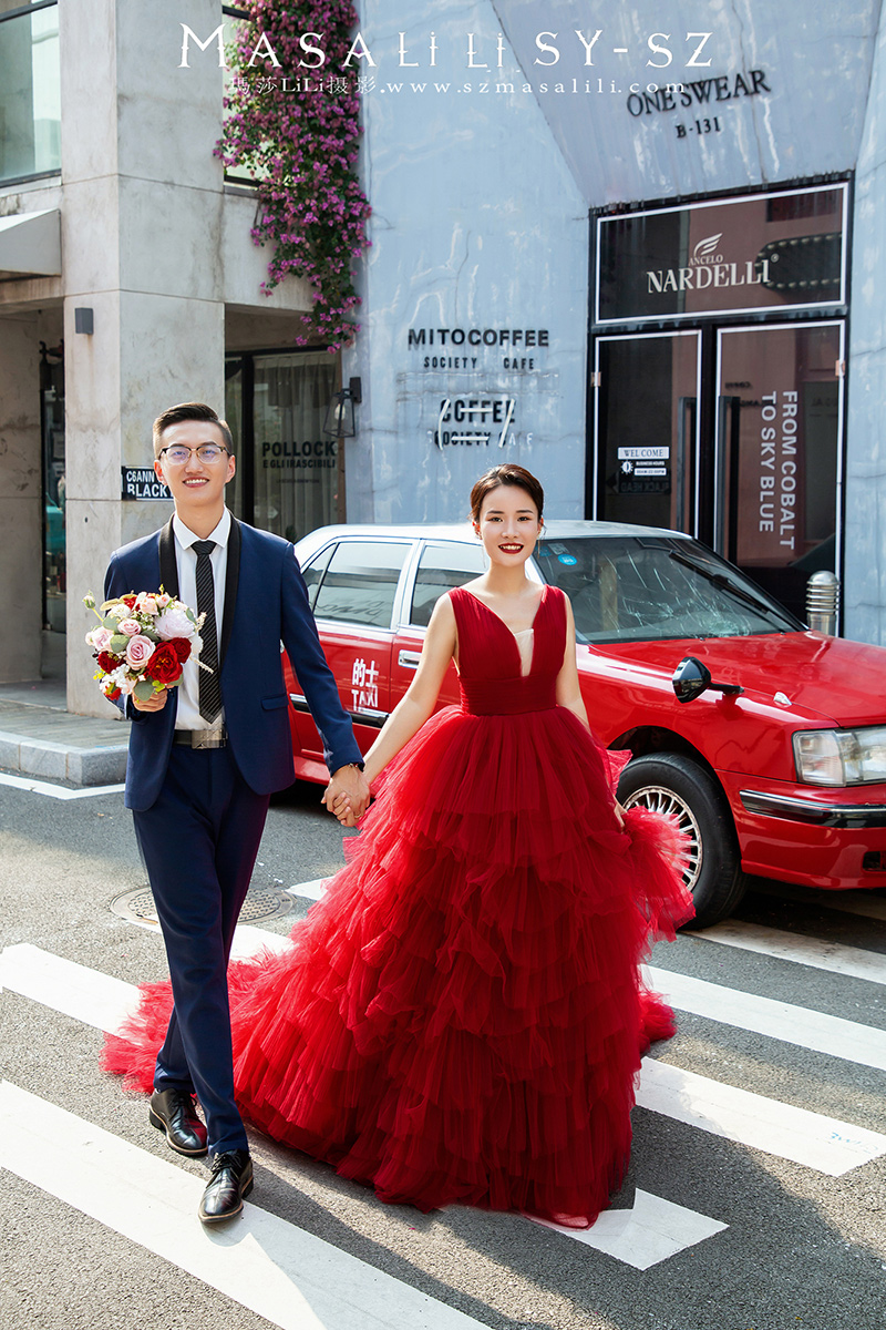 王先生&陈小姐夫妇时尚街拍城堡婚纱照               深圳婚纱摄影