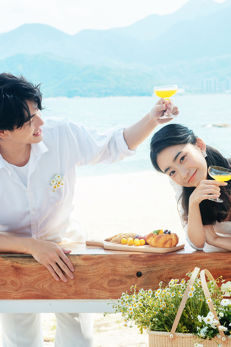 萌宠羊驼小清新风婚纱照                                深圳旅拍婚纱照