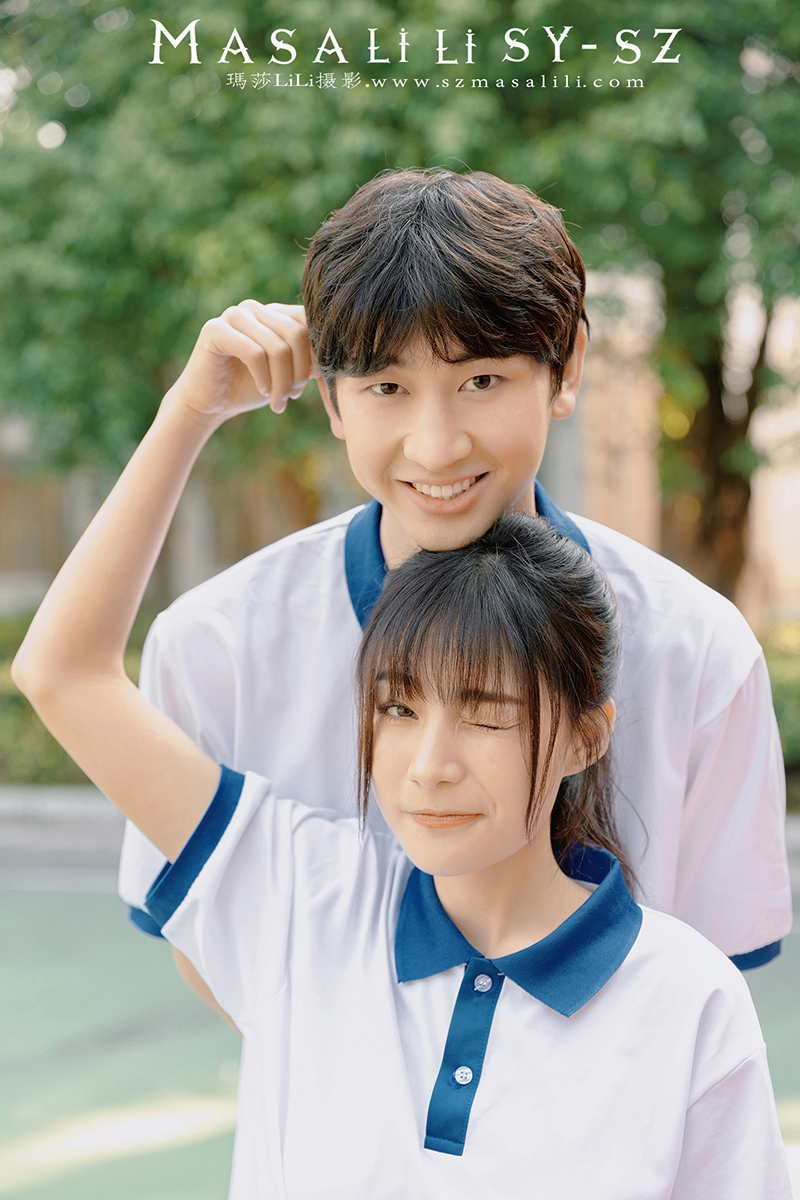 小明同学校园风情侣照                               深圳婚纱摄影