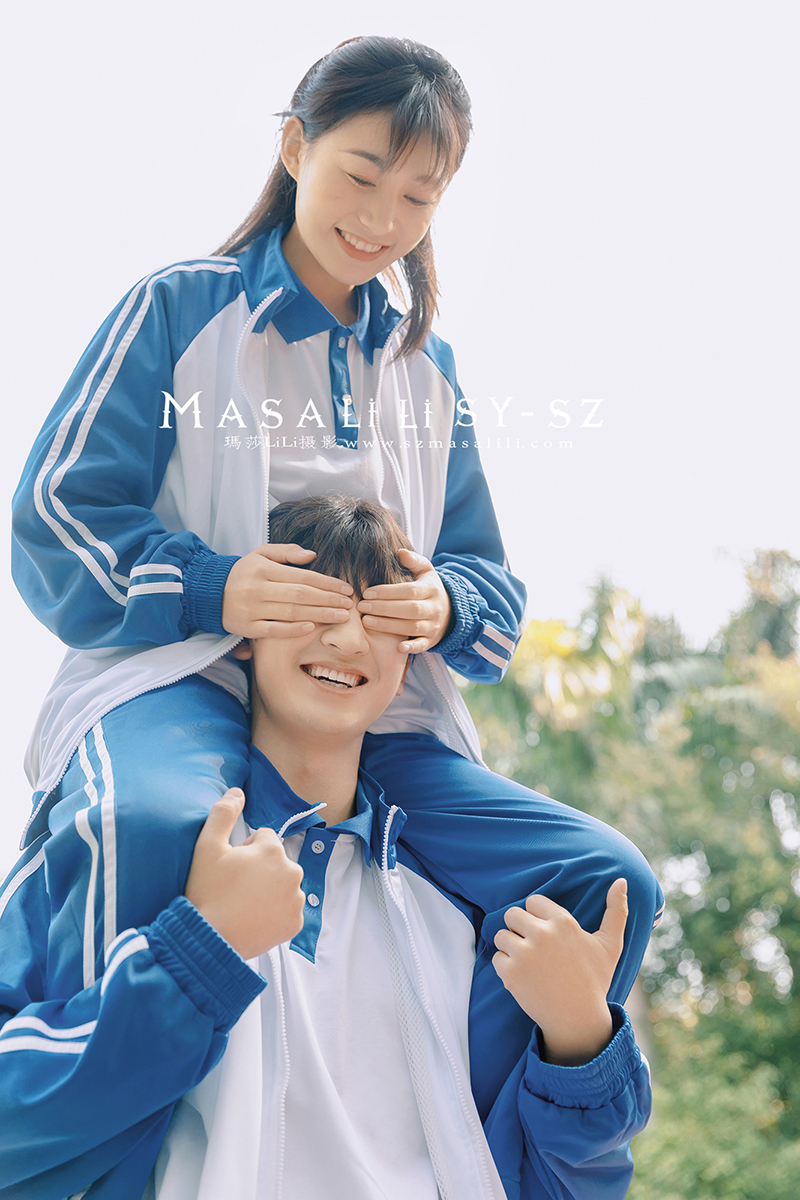小明同学校园风情侣照                               深圳婚纱摄影