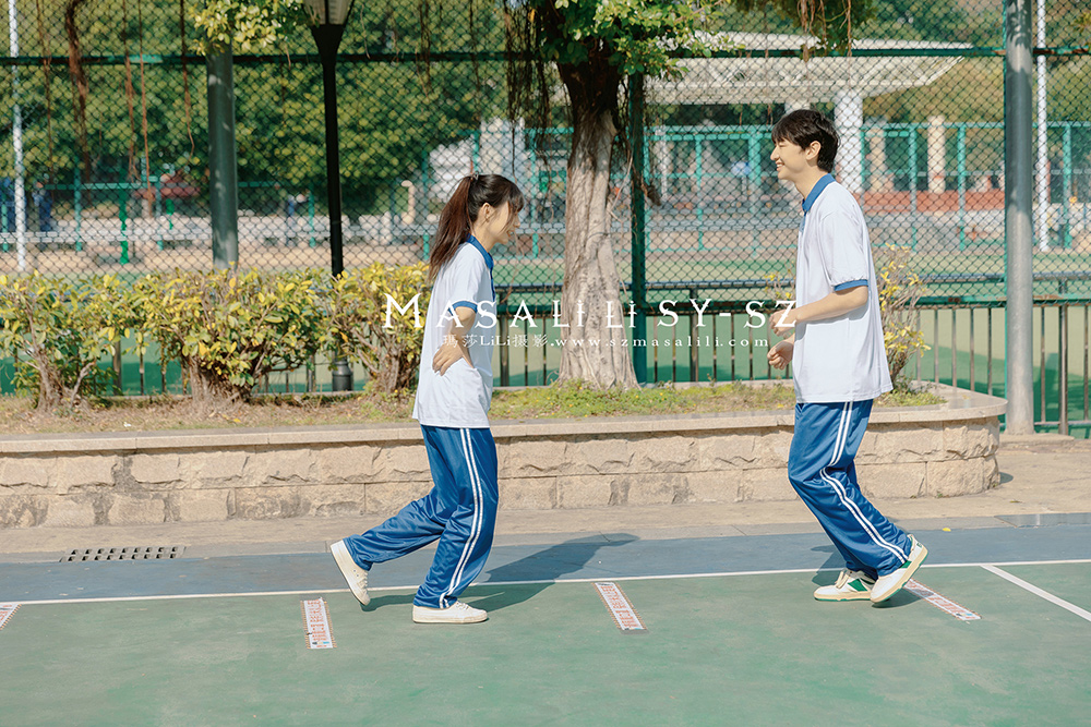 小明同学校园风情侣照                               深圳婚纱摄影