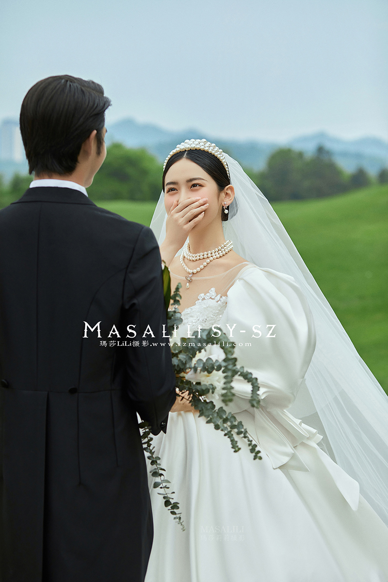 草坪婚纱照                          深圳婚纱摄影工作室