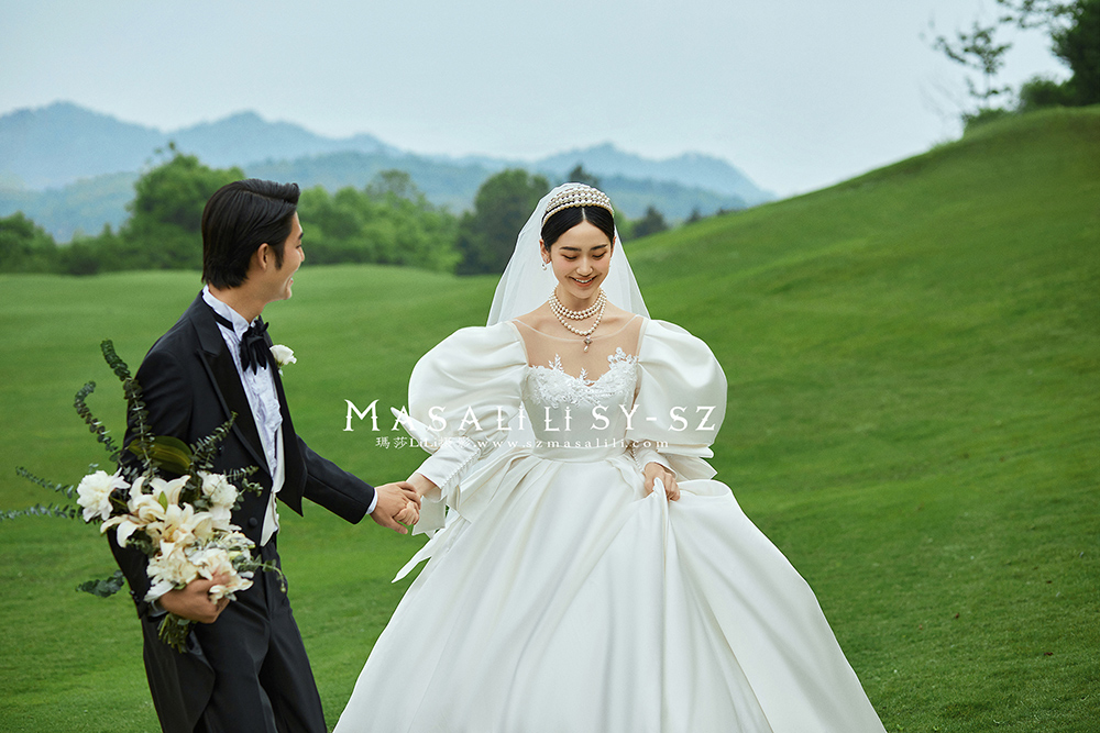 草坪婚纱照                          深圳婚纱摄影工作室