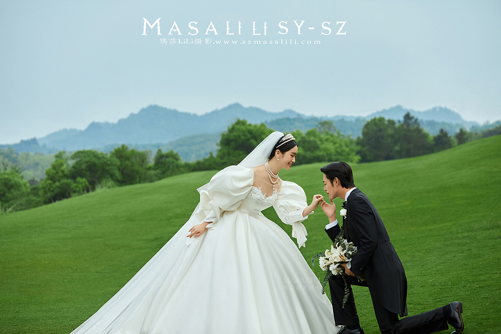 草坪婚纱照                          深圳婚纱摄影工作室