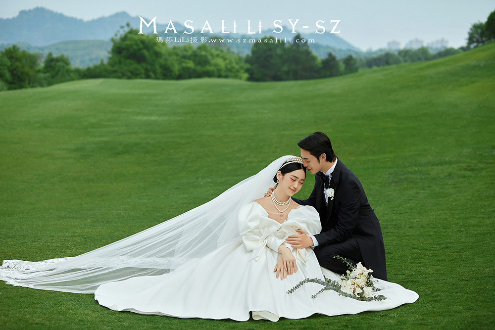 草坪婚纱照                          深圳婚纱摄影工作室