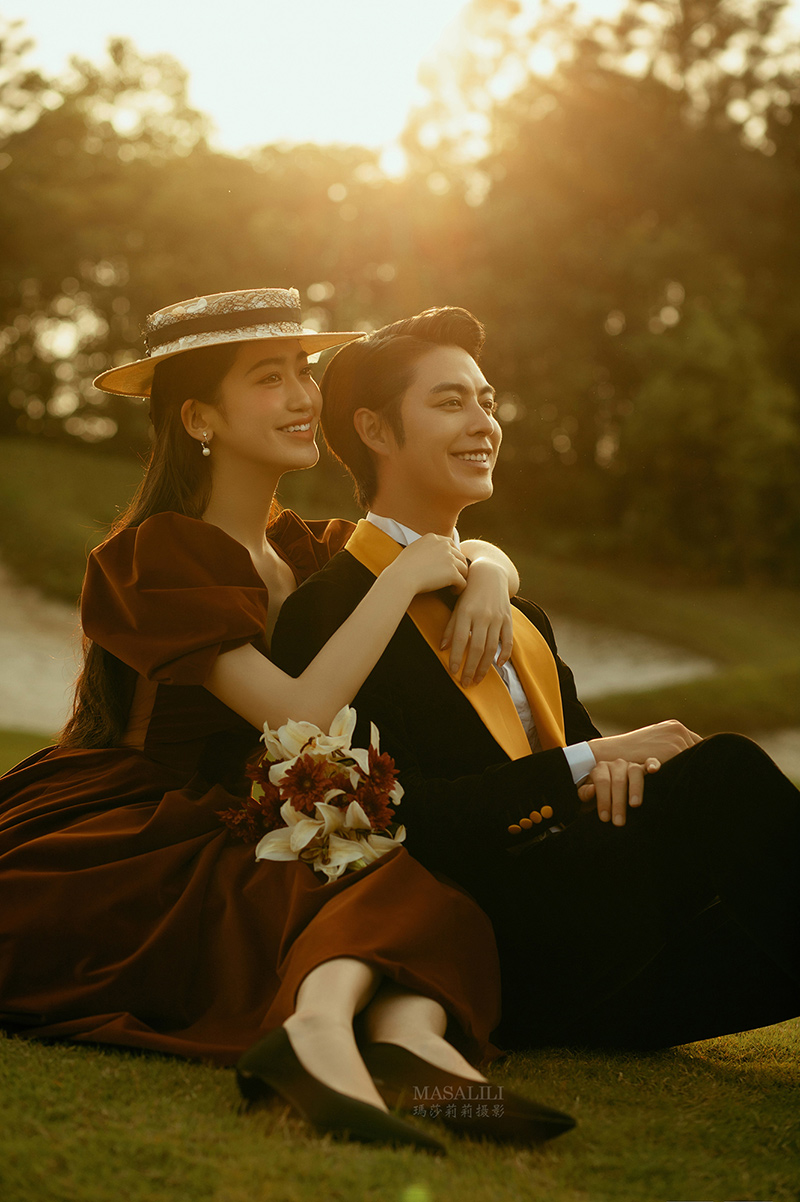 草坪礼服                             深圳婚纱照