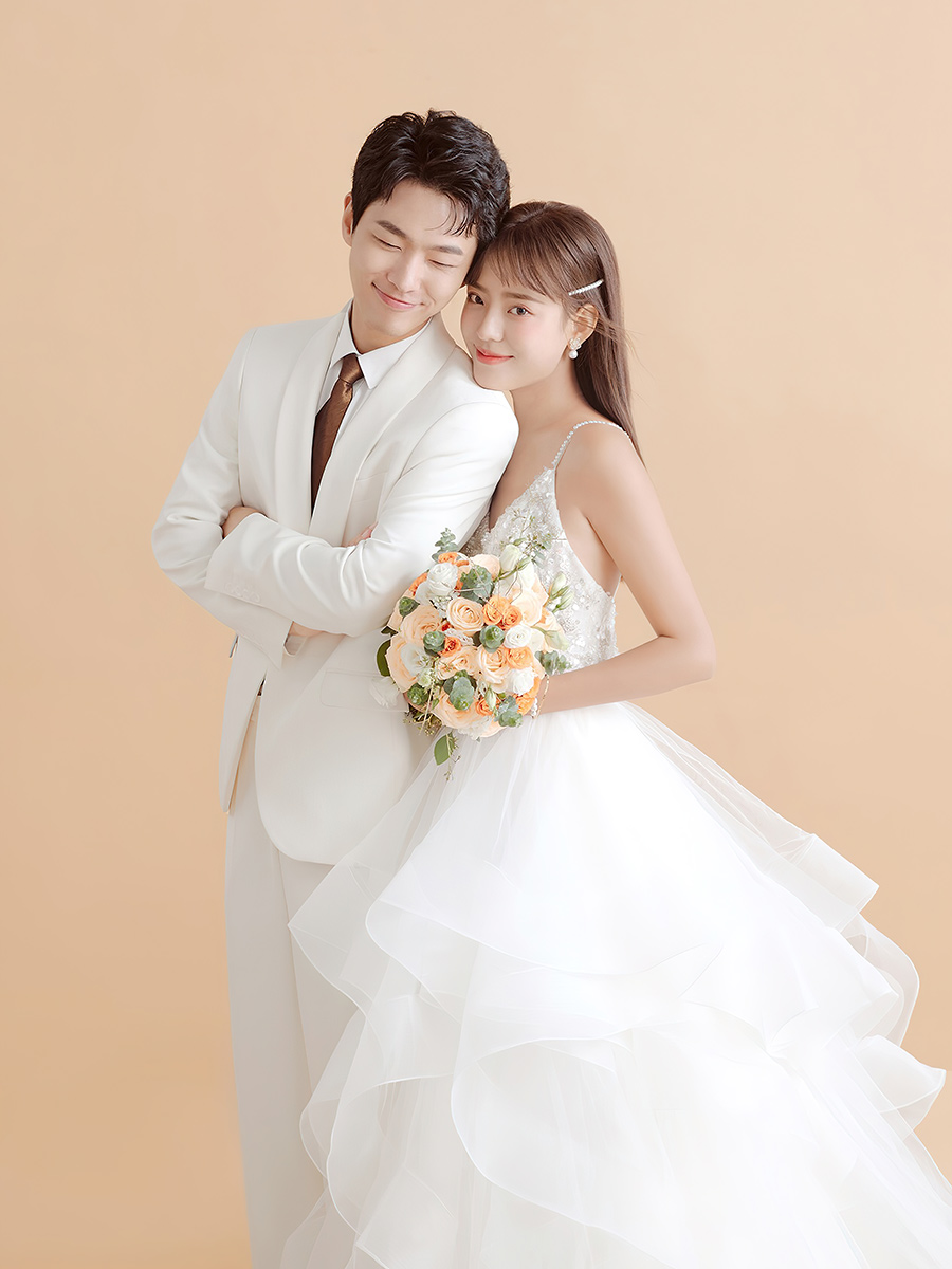 张先生夫妇                 内景婚纱照