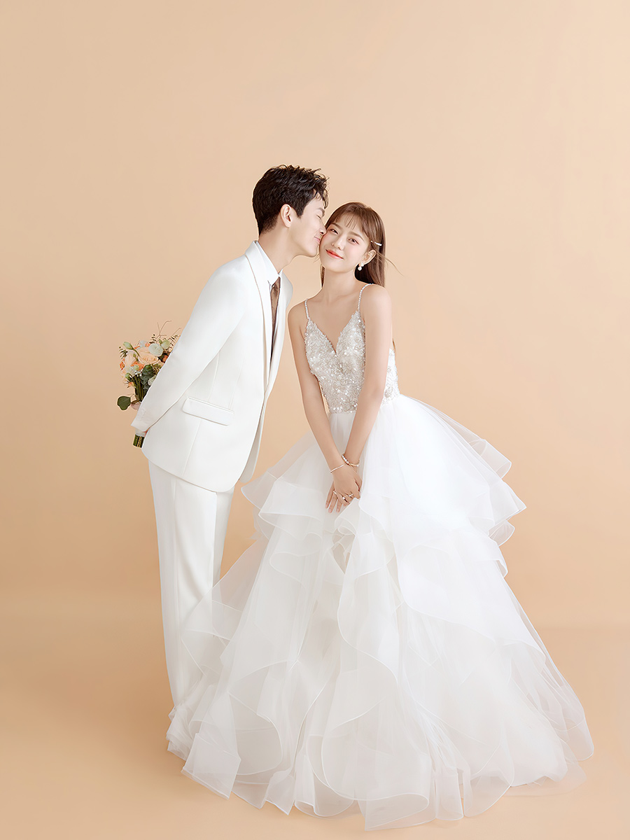 张先生夫妇                 内景婚纱照